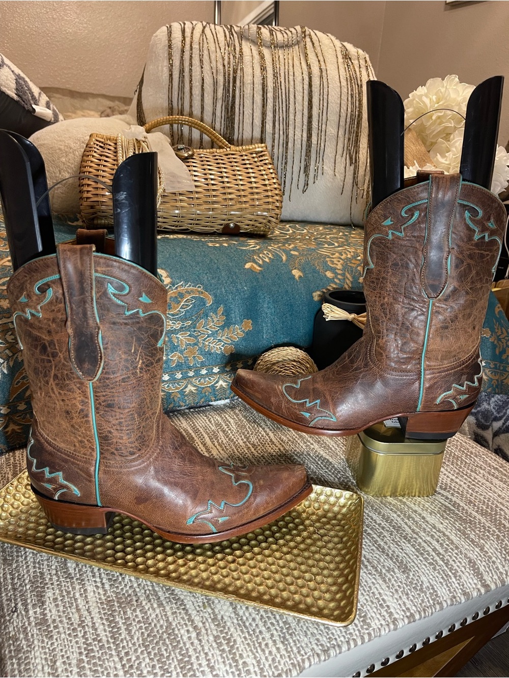 Old Gringo "Abby Rose" in Brass/Aqua (Volcano
Brown with Aqua leather) colorway.